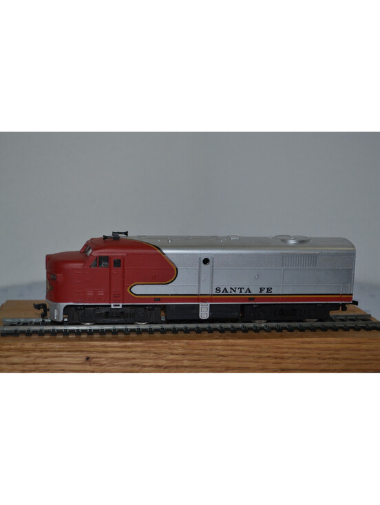 Other - MODEL POWER HO-SCALE ALCO #1032 FA2 DIESEL SANTA FE POWERED LOCOMOTIVE